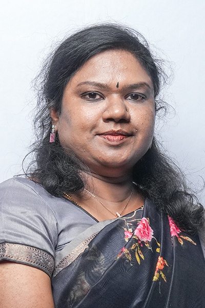 Dr Vaasanthi R